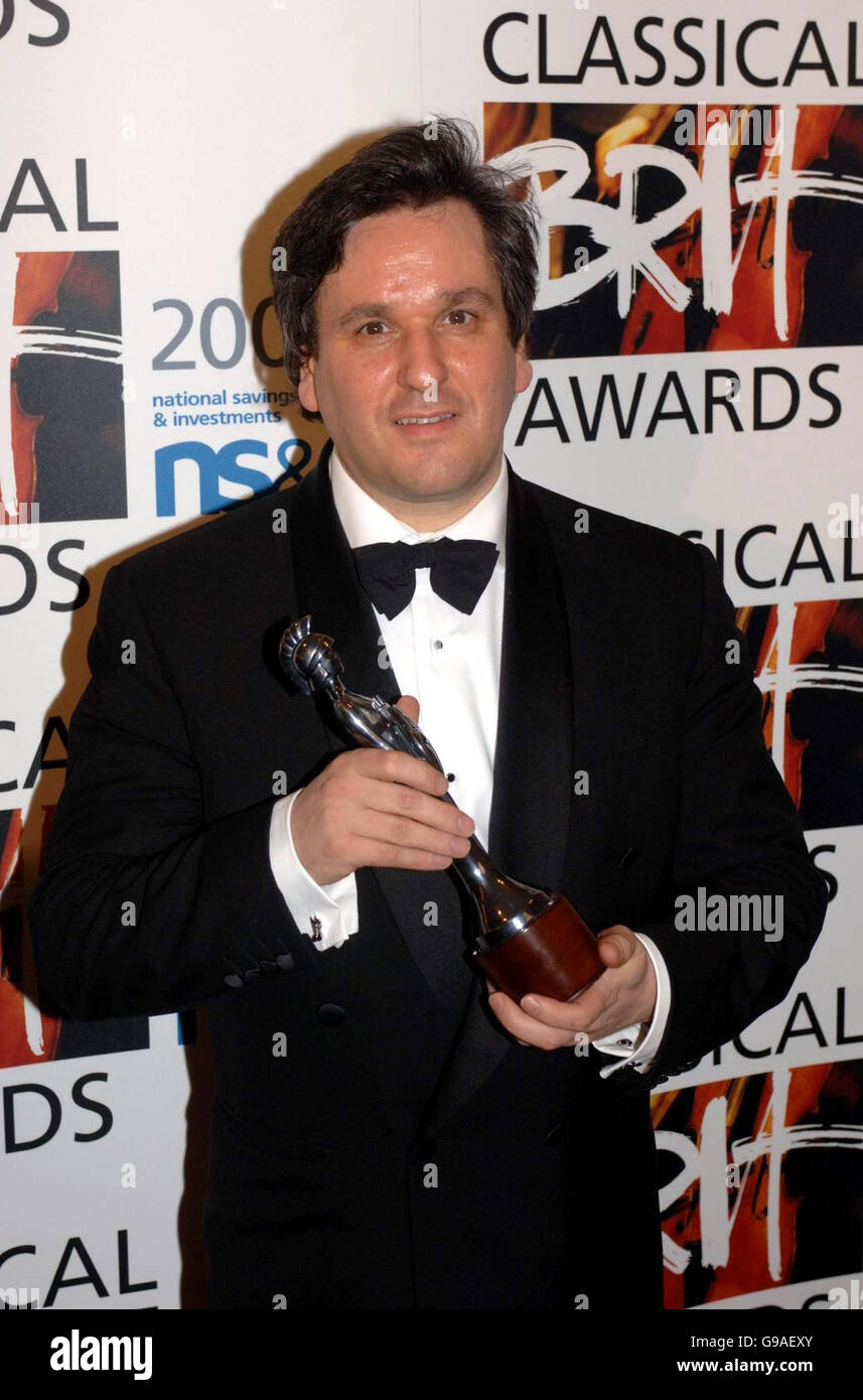 Antonio Pappano vince il Royal Opera House Chorus and Orchestra Critics Award durante i Classical Brit Awards, presso la Royal Albert Hall, nel centro di Londra. ' Foto Stock