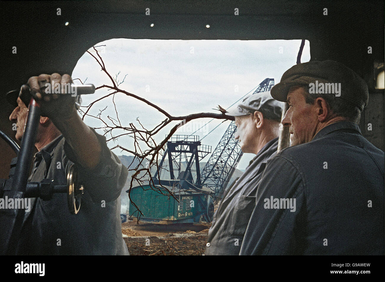 Nassington, loco equipaggio e deviatore a bordo di uno dei sistemi 16in 0-6-0Ts. Foto Stock