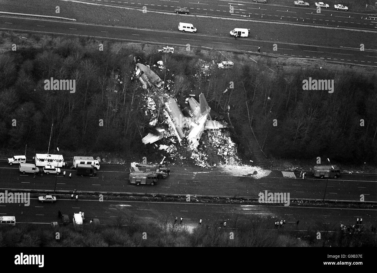 Una vista aerea del relitto del British Midland Boeing 737 che si è schiantato sulla M1 Foto Stock