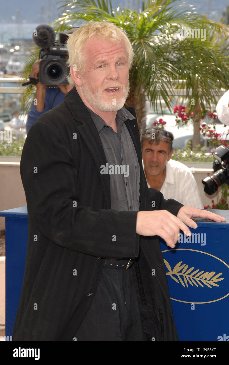 AP. Nick Nolte,che fornisce la voce di Vincent, è visto in un p/chiamata per il suo nuovo film oltre la siepe , un nuovo film animato da Dreamworks. Egli è stato visto sulla terrazza del Palais de Festival,a Cannes,Francia domenica 21 maggio 2006. Foto Stock