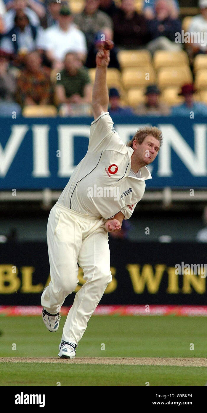 L'inglese Matthew Hoggard in azione durante il secondo test Npower contro lo Sri Lanka al County Ground, Edgbaston, Birmingham. Foto Stock