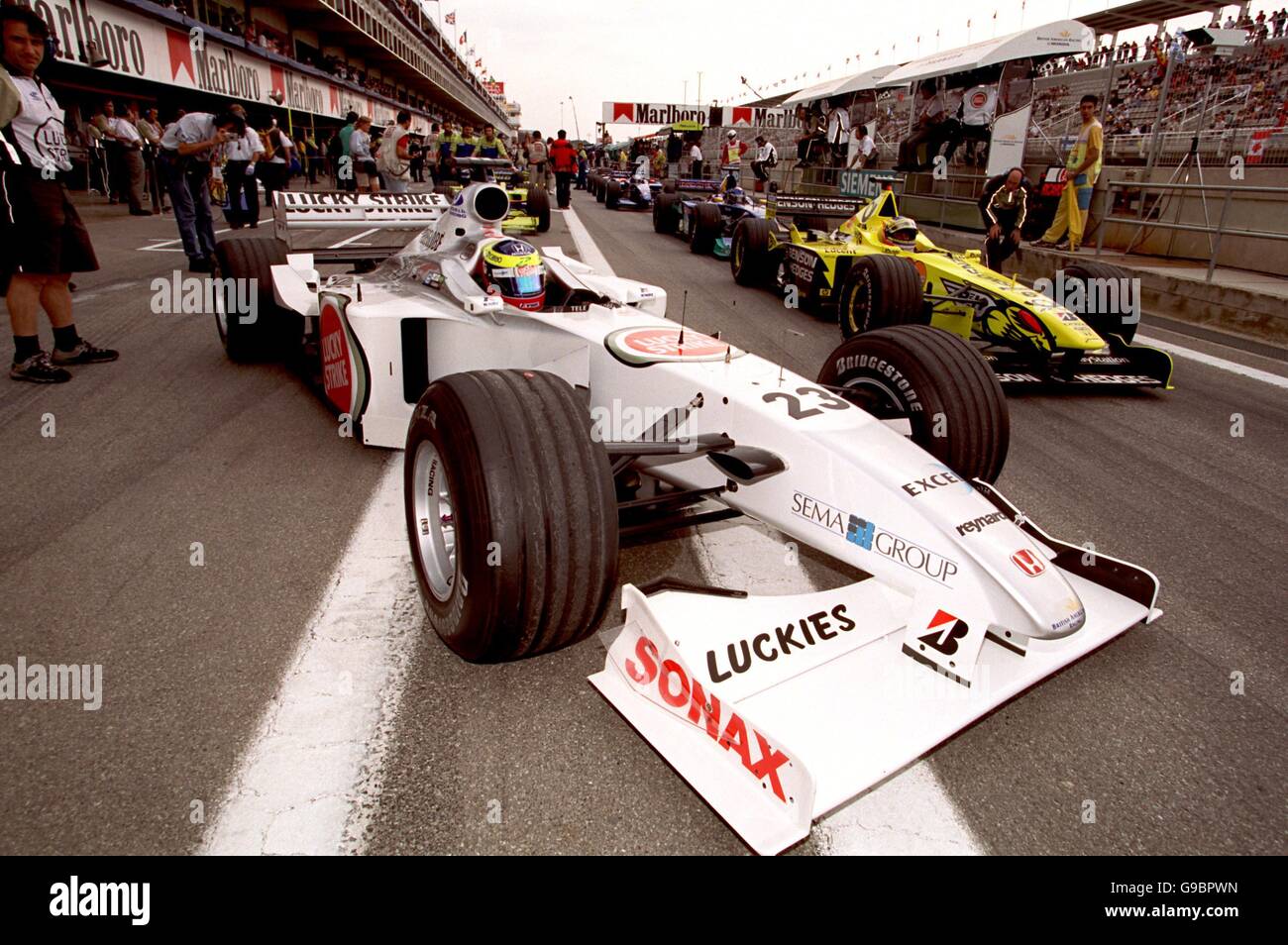 Formula uno Motor Racing - Gran Premio di Spagna. Il BAR Ricardo Zonta esce dal suo garage Foto Stock