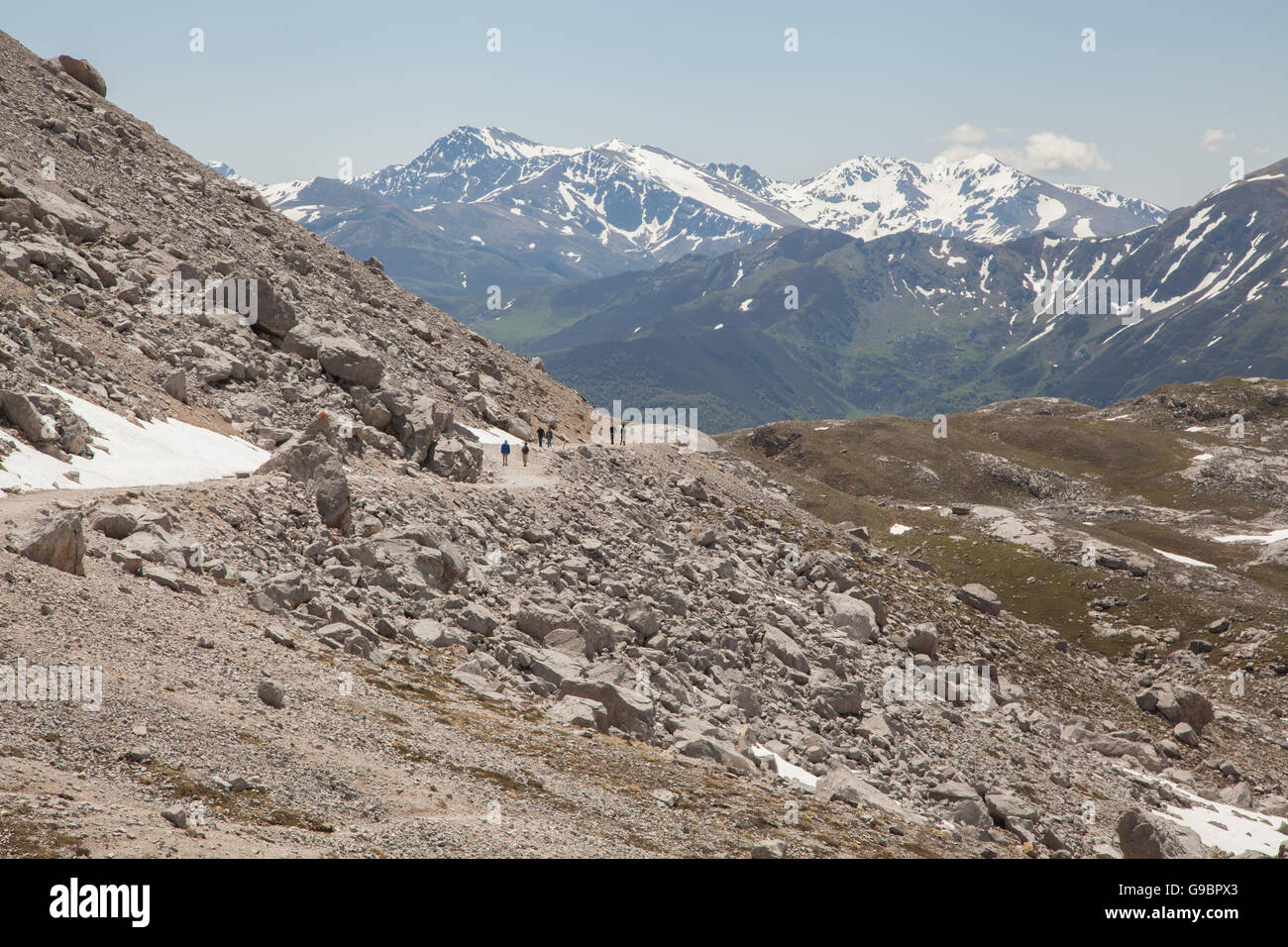 Passeggiate nelle montagne del Picos de Europa, a nord della Spagna dopo aver preso la funivia da Fuente De Foto Stock