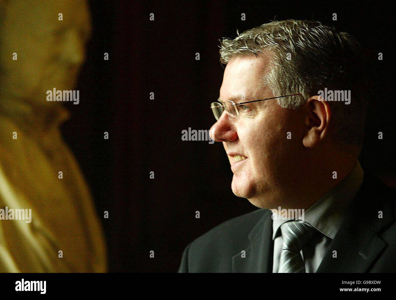 Scottish il Ministro della Salute Andy Kerr assiste il lancio delle condizioni a lungo termine Alliance Scozia a City Chambers, Edimburgo. Foto Stock