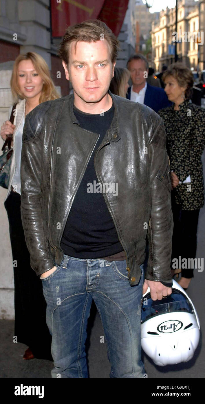 Ewan McGregor arriva per la notte stampa del gioco 'Immortal', al Courtyard Theatre, nel centro di Londra. Foto Stock