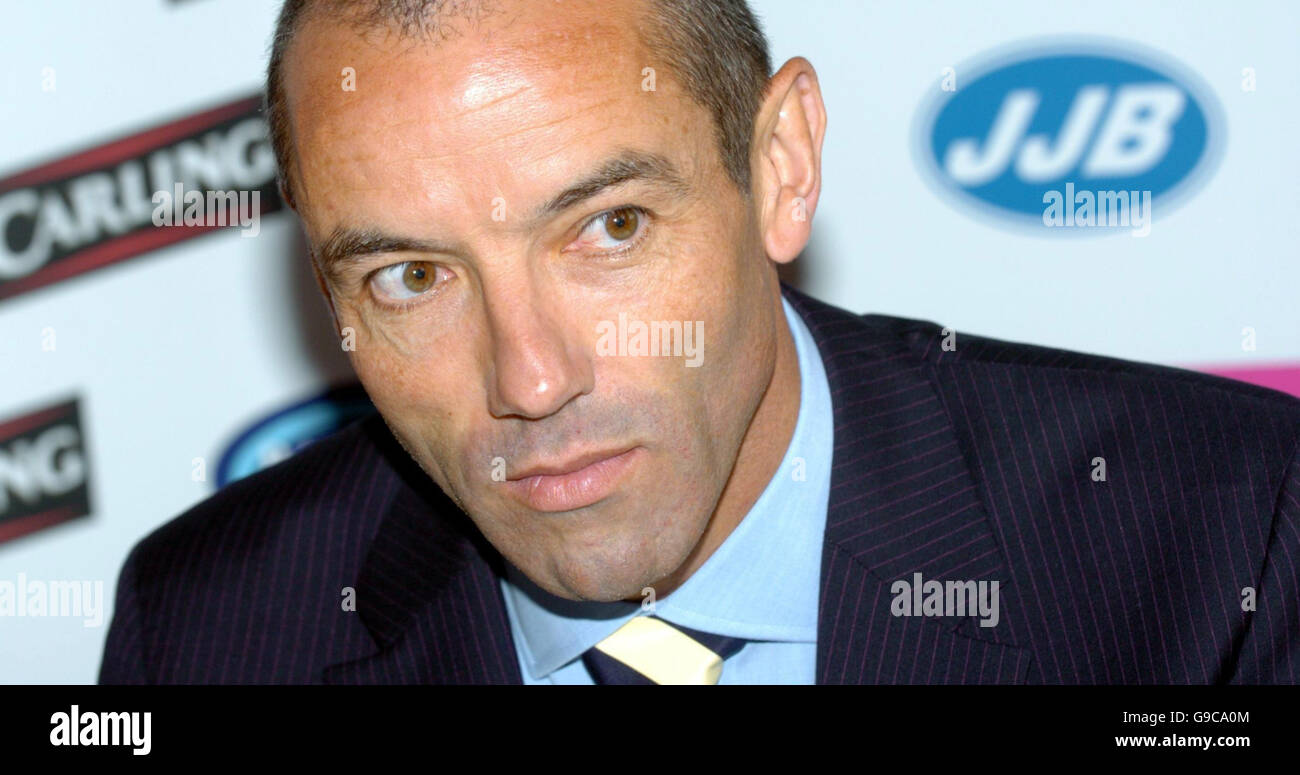 Paul le Guen, manager dei New Rangers, viene presentato durante una fotocellula allo Ibrox Stadium di Glasgow. Foto Stock