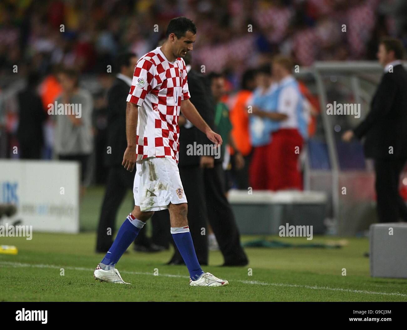 Calcio - Coppa del mondo FIFA 2006 Germania - Gruppo F - Croazia / Australia - Gottlieb-Daimler-Stadion. Josip Simunic (Croazia) ha respinto per il secondo reato prenotabile. Foto Stock