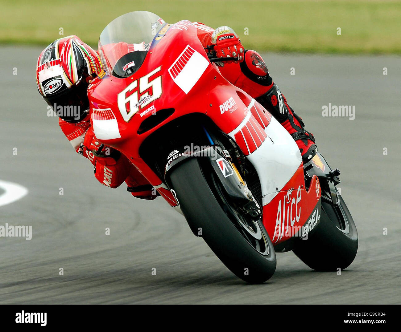 Loris Capirossi in azione in Italia durante le prove libere a Donnington Park, davanti al British Moto GP di domenica. Foto Stock