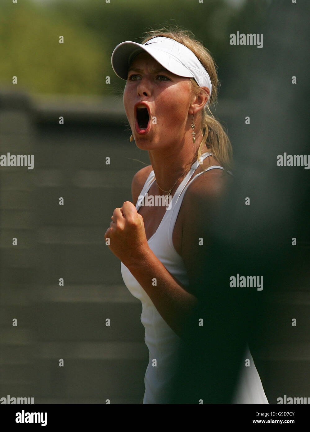 Tennis - campionati di Wimbledon 2006 - Tutti Inghilterra Club - Le donne del terzo round - Maria Sharapova v Flavia PENNETTA Foto Stock