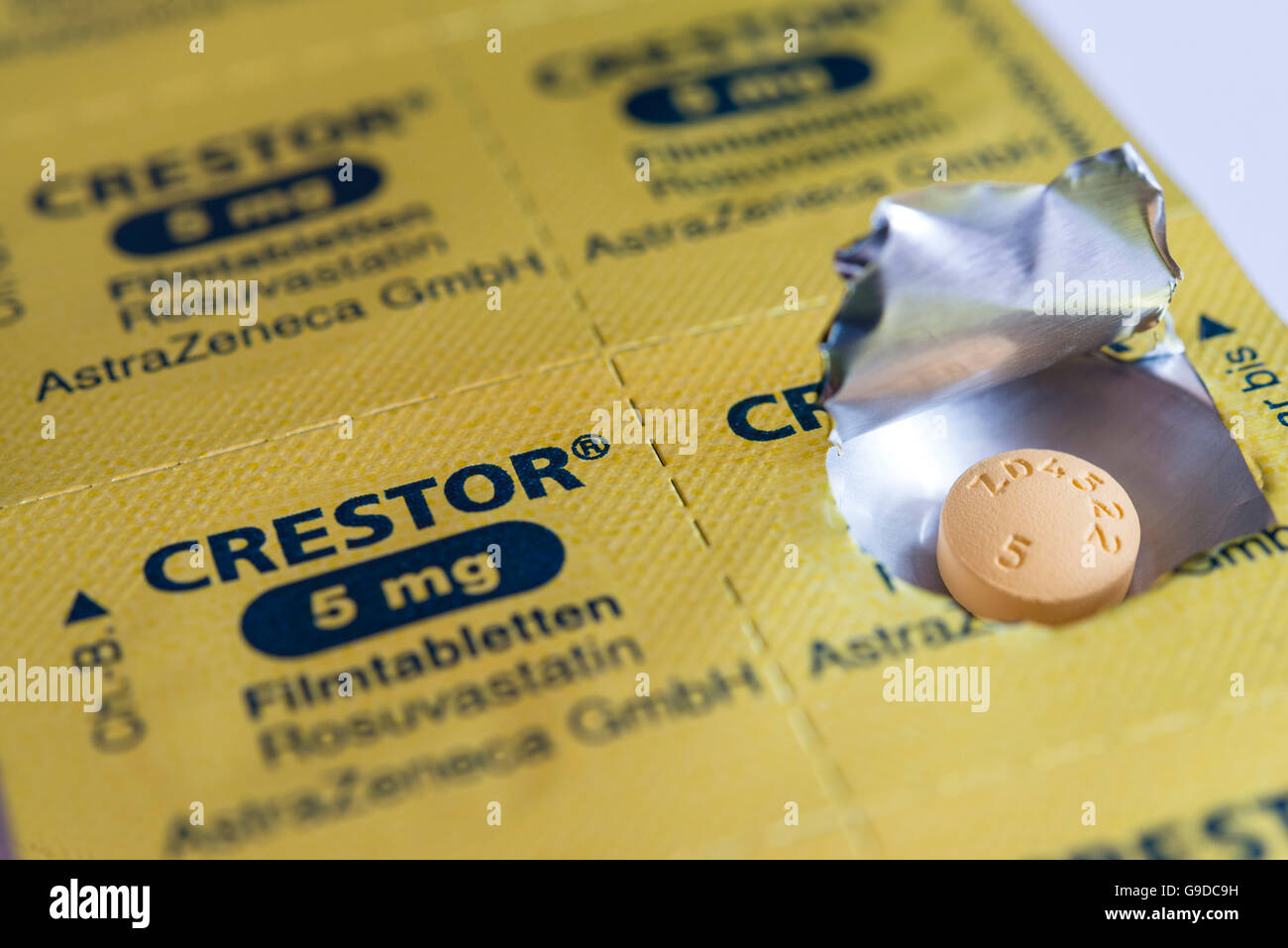 Lamina pacchetto blister per marca Crestor statine colesterolo riducendo le pillole. Foto Stock