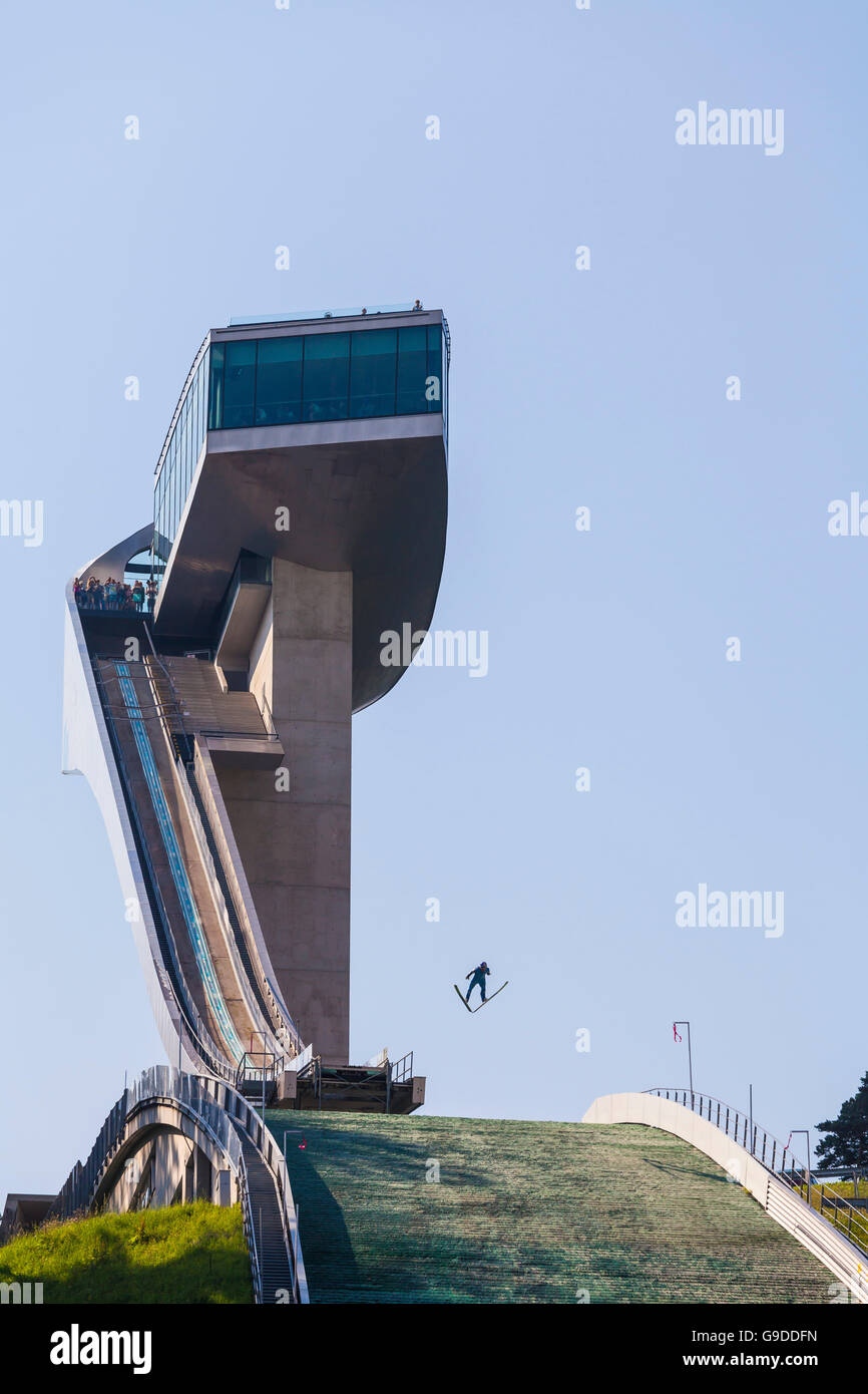 Ponticello di sci in volo, ski jumping hill, ski jump tower, Bergisel Stadium, Bergisel, Innsbruck, in Tirolo, Austria Foto Stock