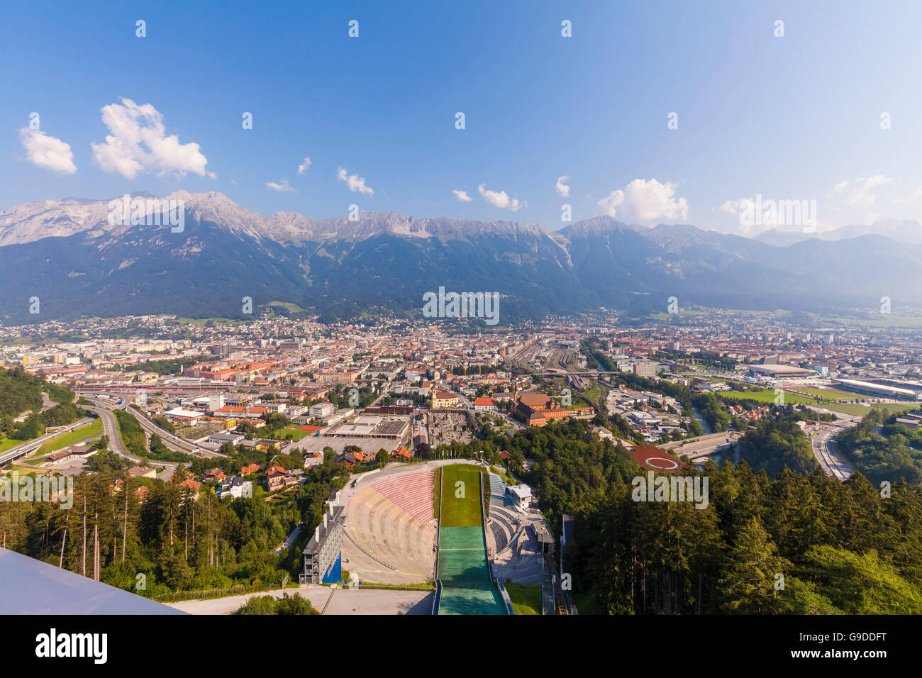 Vista da ski jump tower, di salto con gli sci, Bergisel Stadium, Bergisel, Innsbruck, in Tirolo, Austria Foto Stock