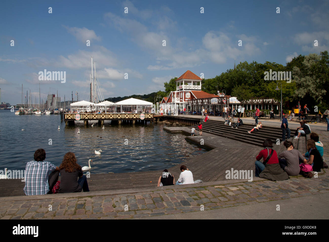 Cafe e ristorante Bellevue sul mar Baltico a riva, porto, Flensburg, fiordo di Flensburg, Schleswig-Holstein, PublicGround Foto Stock