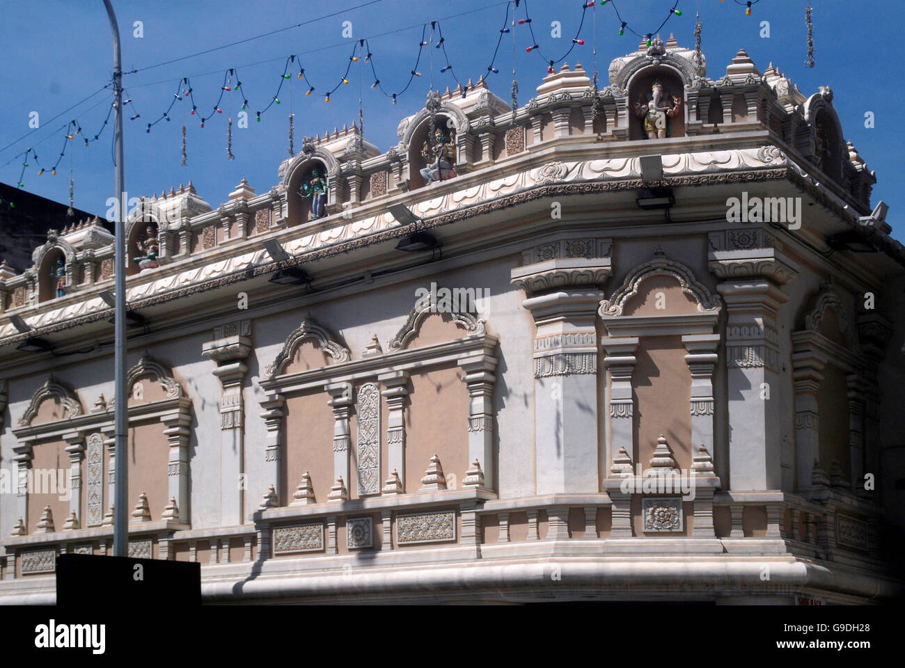 Facciata di stile art-deco edificio affacciato sul mercato centrale Chinatown Kuala Lumpur Foto Stock