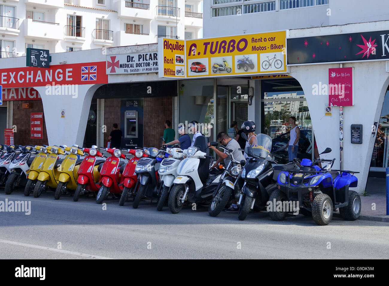 Noleggio scooter shop San Antonio Ibiza spagna Foto stock - Alamy