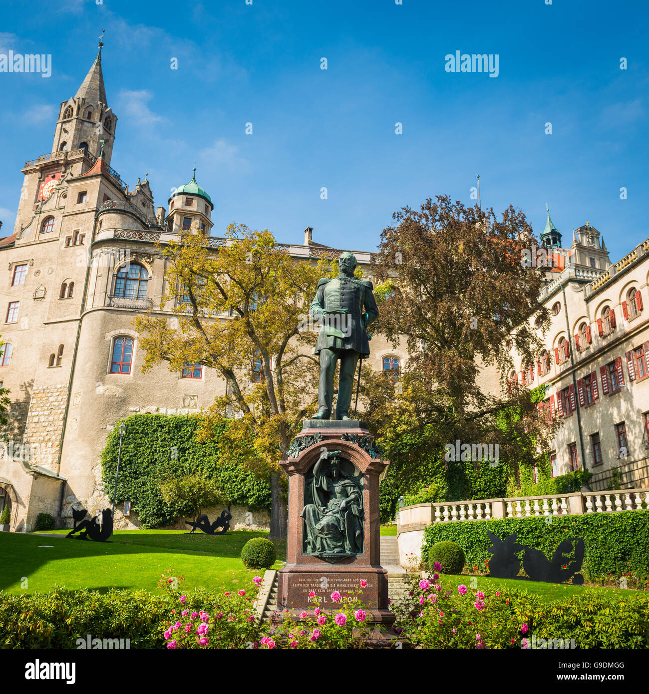 Vista del Karl Anton piazza di Sigmaringen e la statua del Principe Karl Anton di Hohenzollern-Sigmaringen Foto Stock