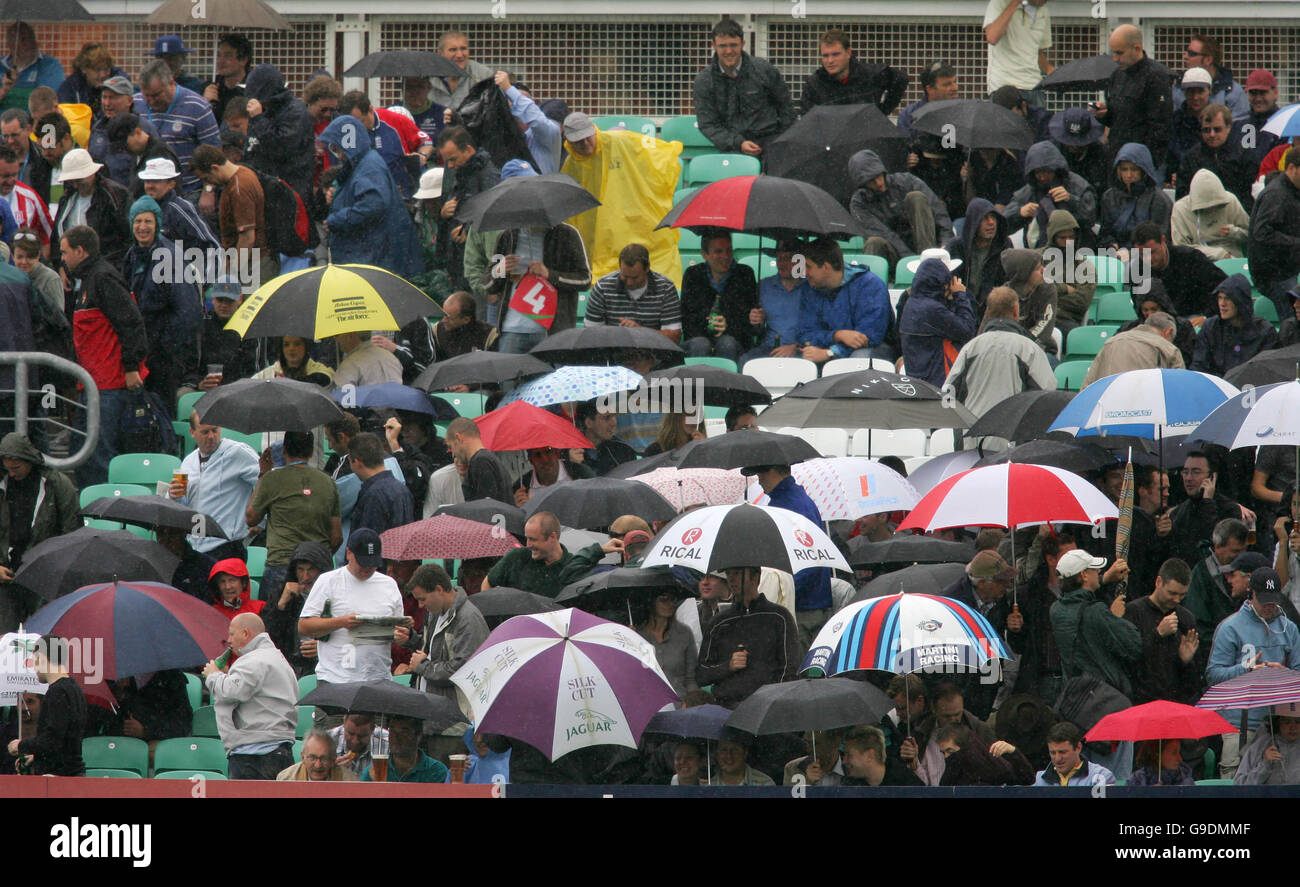 Cricket - Npower Quarta prova - Inghilterra / Pakistan - The Brit Oval. Più ritardi pioggia al Brit Oval Foto Stock
