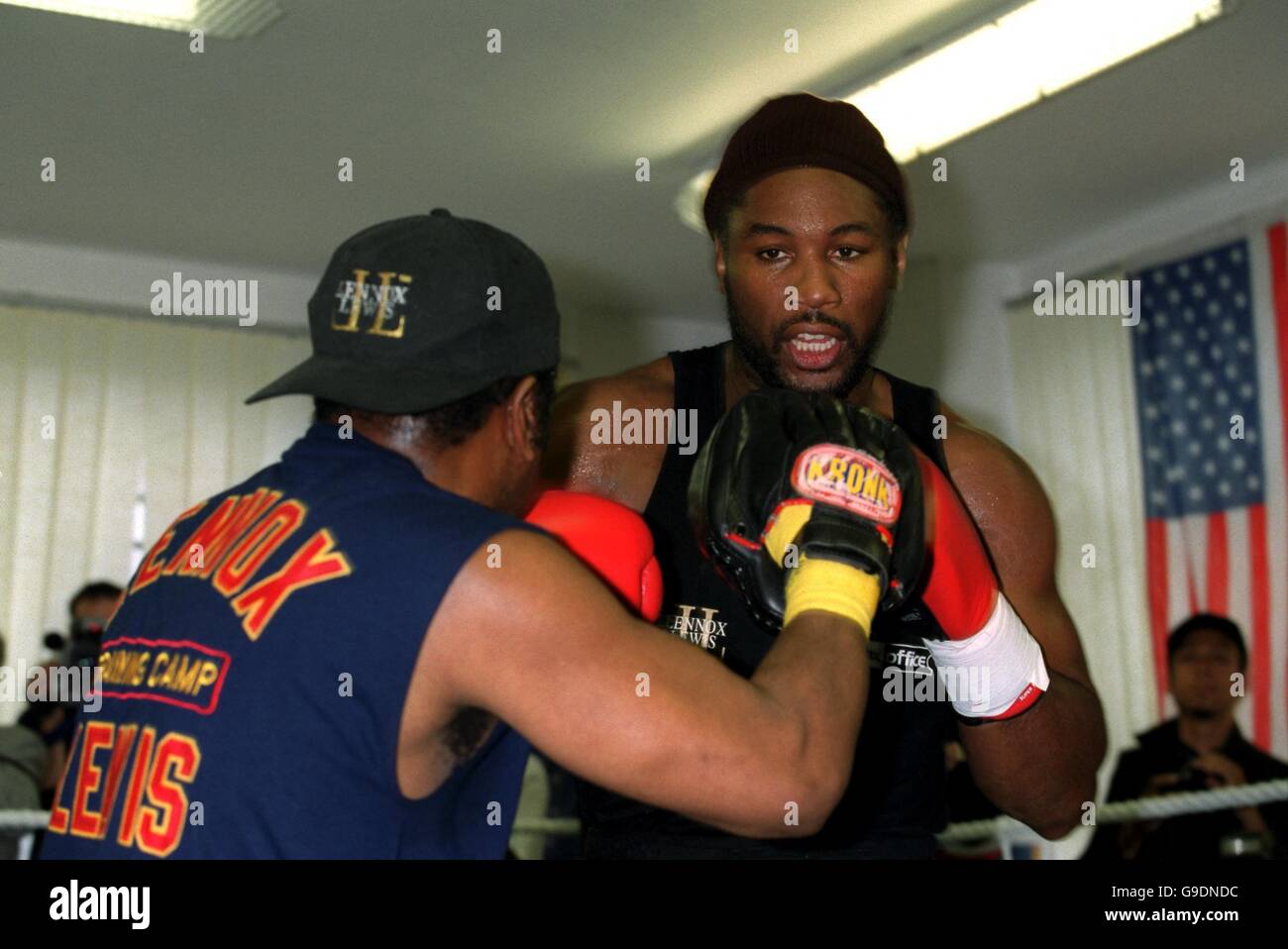 Boxing - World Heavyweight Championship - Lennox Lewis v Francois Botha - Lennox Lewis Formazione Foto Stock