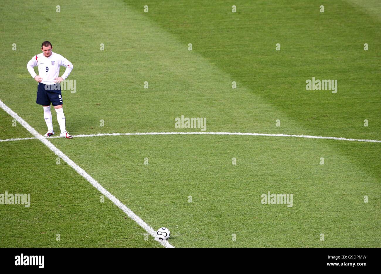 Wayne Rooney, Inghilterra si prepara per il calcio d'inizio contro l'Ecuador Foto Stock