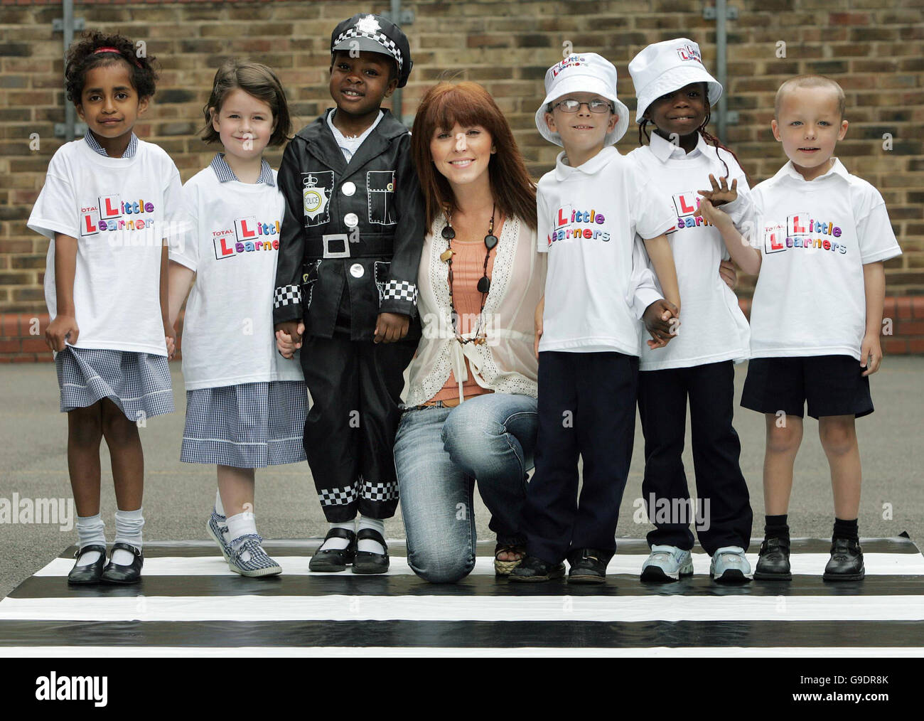 L'ex cantante ATOMICA Kitten Natasha Hamilton lancia LA campagna TOTAL Little Learners Road Safety con gli alunni alla St Matthews Church of England School di Westminster, nel centro di Londra. Foto Stock