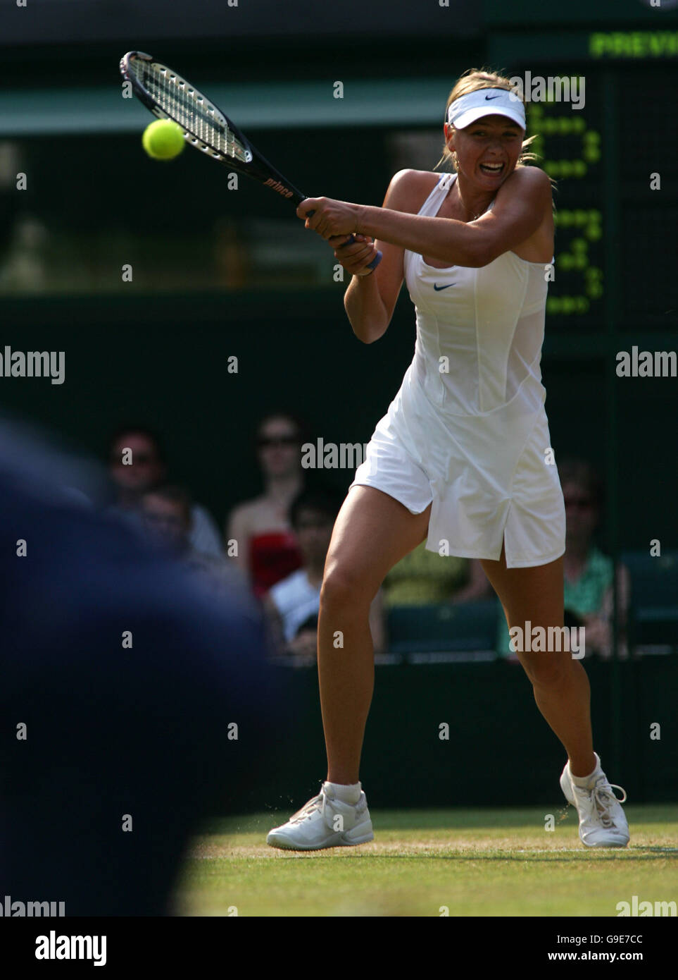 Tennis - campionati di Wimbledon 2006 - Tutti Inghilterra Club - Le donne del terzo round - Maria Sharapova v Amy FRAZIER Foto Stock