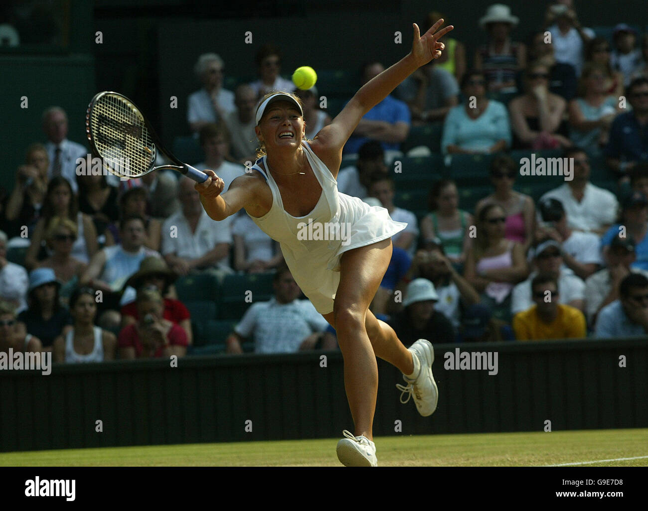 Tennis - campionati di Wimbledon 2006 - Tutti Inghilterra Club - Le donne del terzo round - Maria Sharapova v Amy FRAZIER Foto Stock