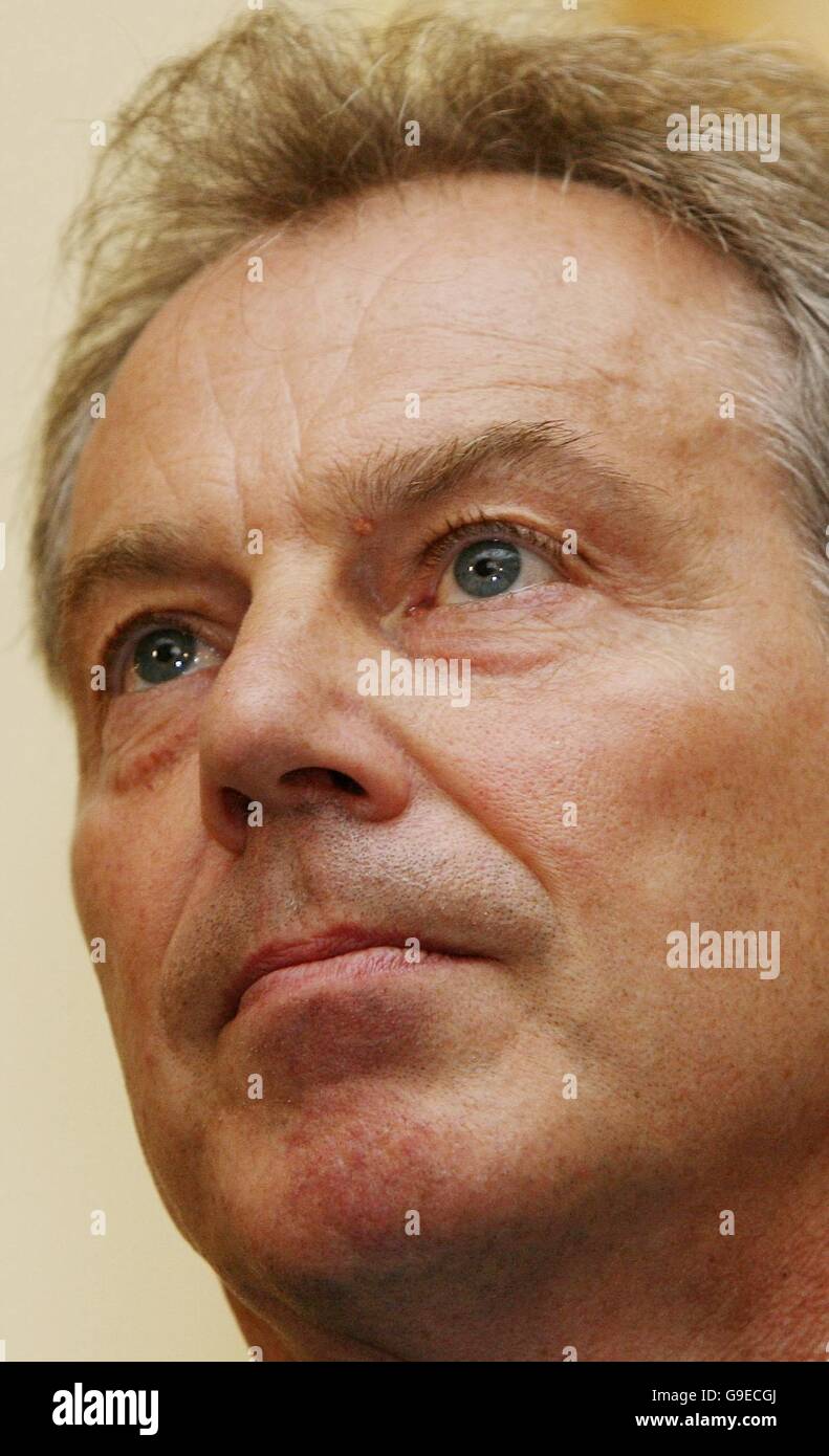 Il primo ministro britannico Tony Blair durante una conferenza stampa con il primo ministro canadese Stephen Harper a Downing Street. Foto Stock