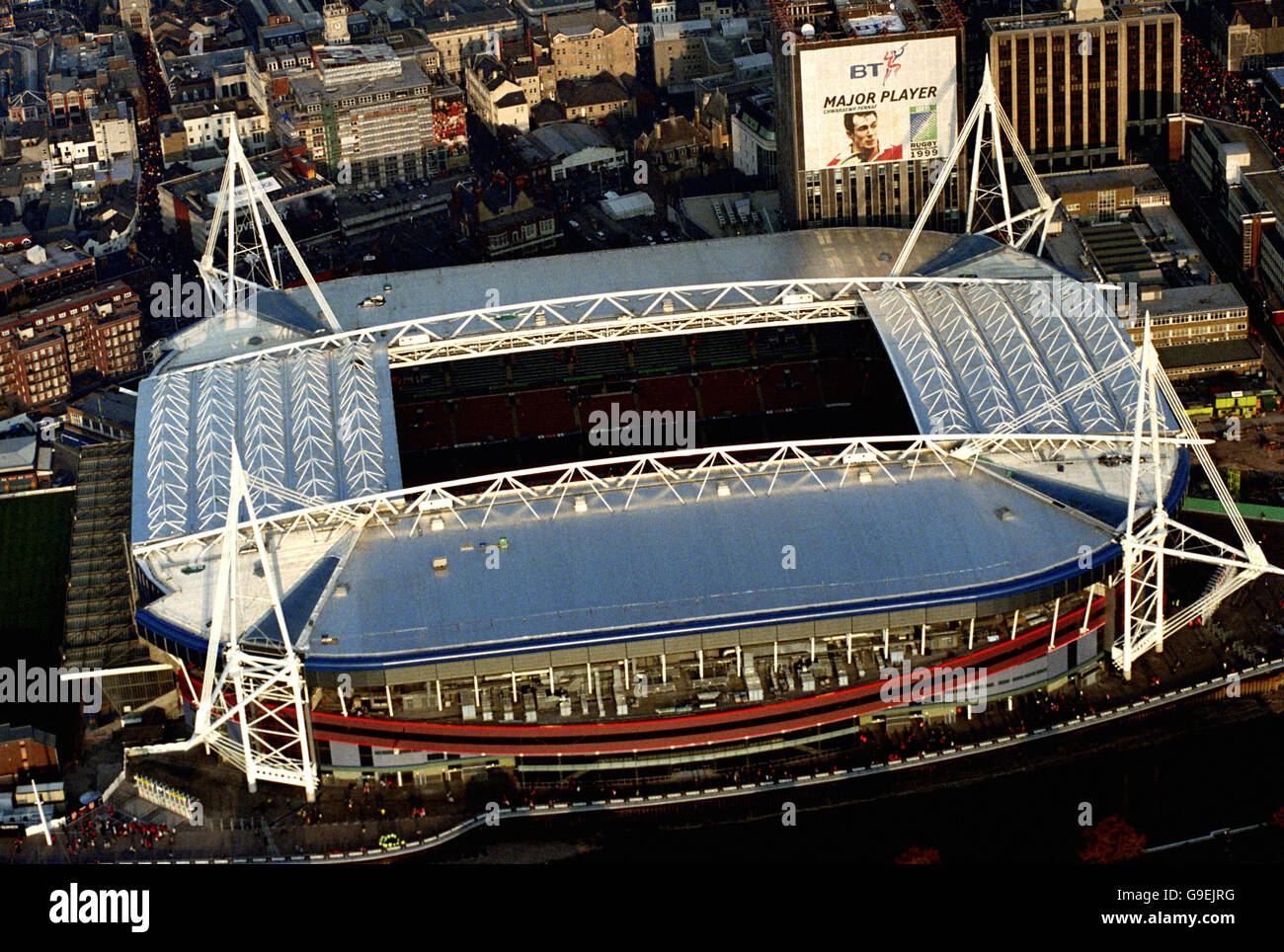 Vista aerea del Millennium Stadium di Cardiff, Galles che viene utilizzato  per il rugby, il football home internazionali e concerti Foto stock - Alamy