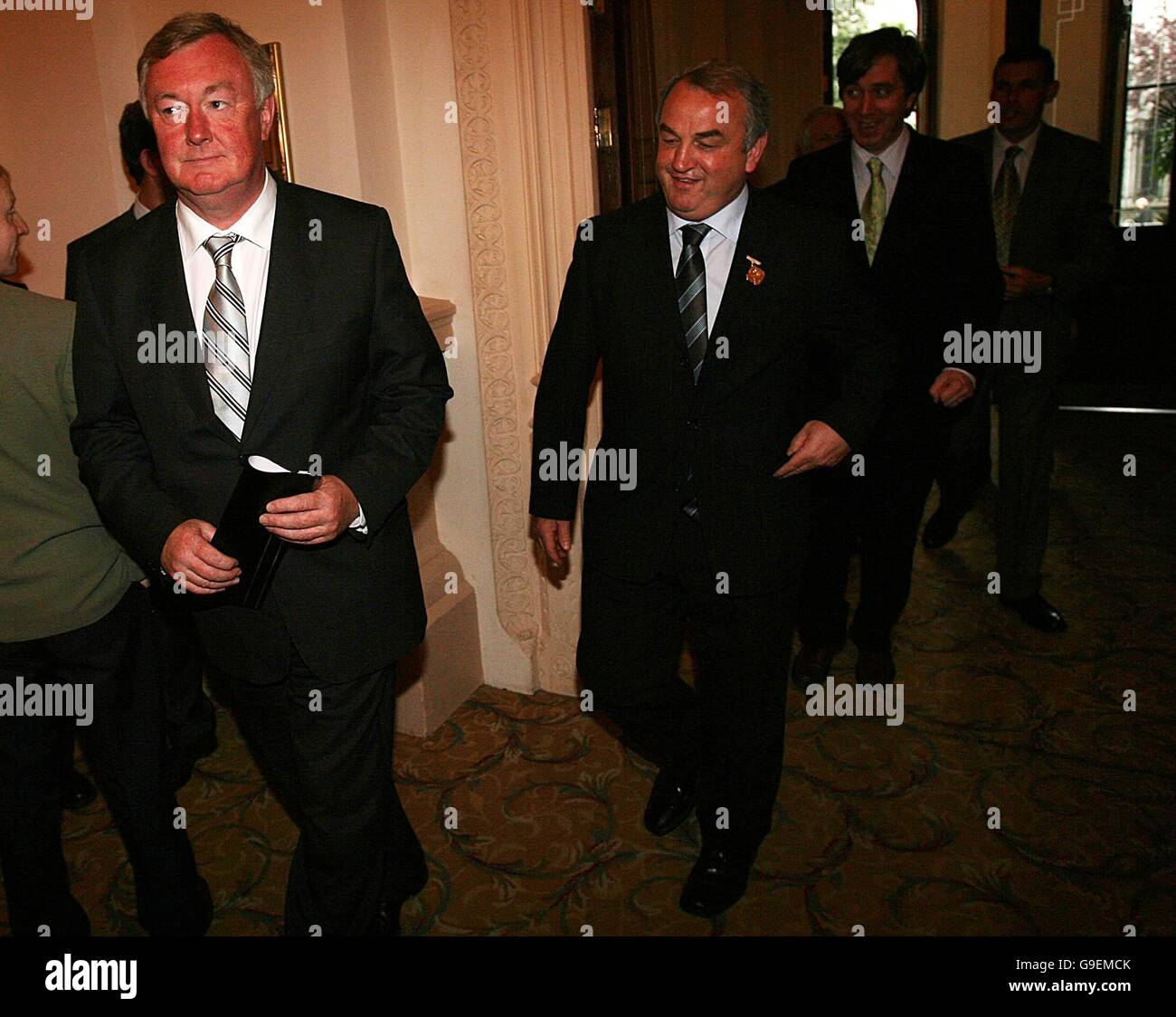 Il Ministro dello Sport John o'Donoghue conduce Nicky Brennan, Presidente della GAA, John Delaney Chief Executive Officer fai e Philip Brown Chief Executive dell'IRFU in una conferenza stampa presso il Westin Hotel per annunciare l'assegnazione di 21 milioni di euro nell'ambito della seconda fase del programma Sports Capital Grants 2006. Foto Stock