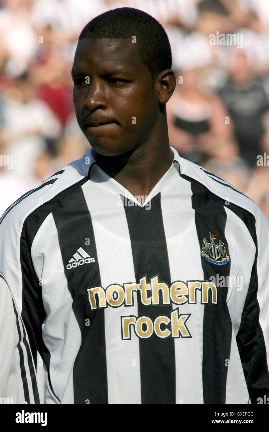 Calcio - Inter Toto - terzo turno - prima tappa - Newcastle United v Lillestrom - St James' Park. Newcastle United's Titus Bramble Foto Stock