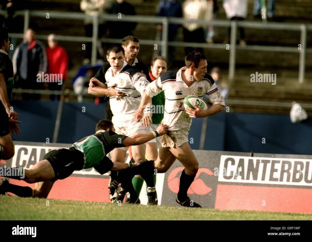 Mark Taylor (r) di Swansea segna la prova finale contro l'Aquila Foto Stock