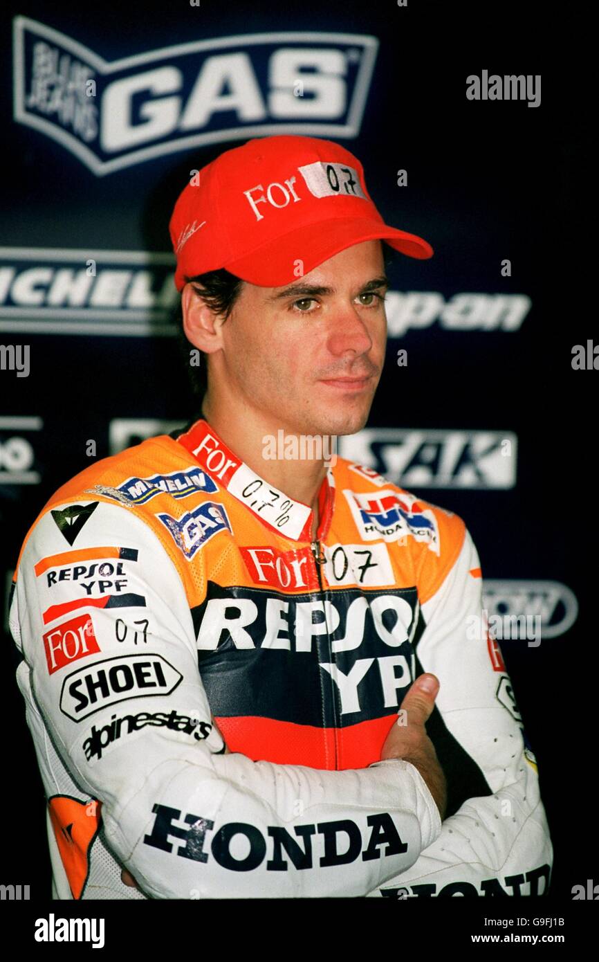 Motociclismo - Campionato del mondo 500cc - Gran Premio di Gran Bretagna - Donington Park - pratica. Alex Criville Foto Stock