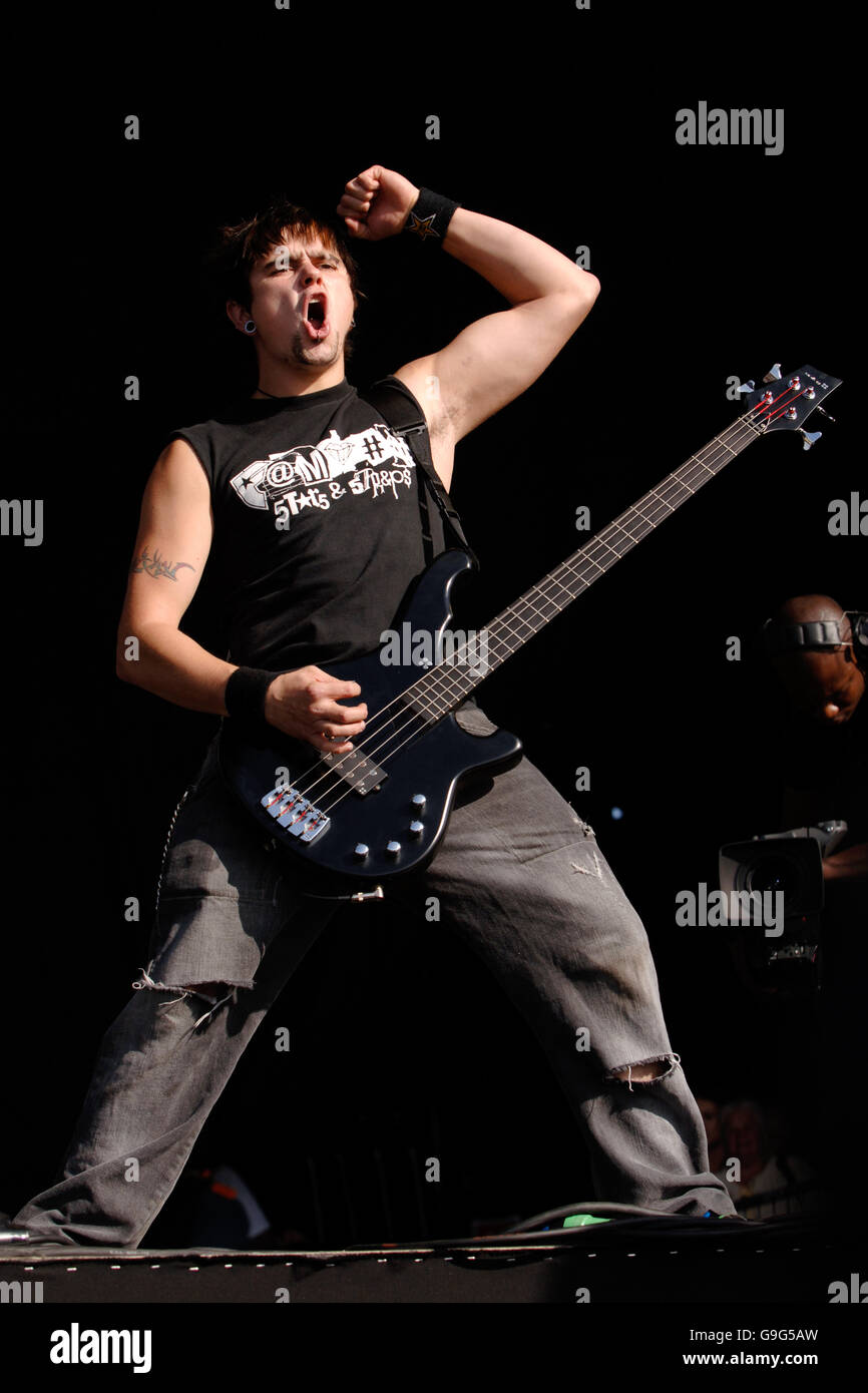 Jason James di Bullet per il mio Valentine che si esibisce al Carling Reading Festival di Reading, Reading. Foto Stock