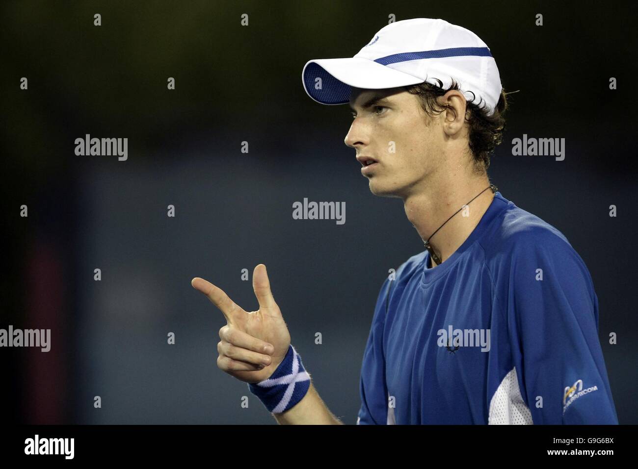 Andy Murray della Gran Bretagna celebra la vittoria sul Robert Kendrick degli Stati Uniti durante la prima partita al US Open di Flushing Meadow, New York. Foto Stock