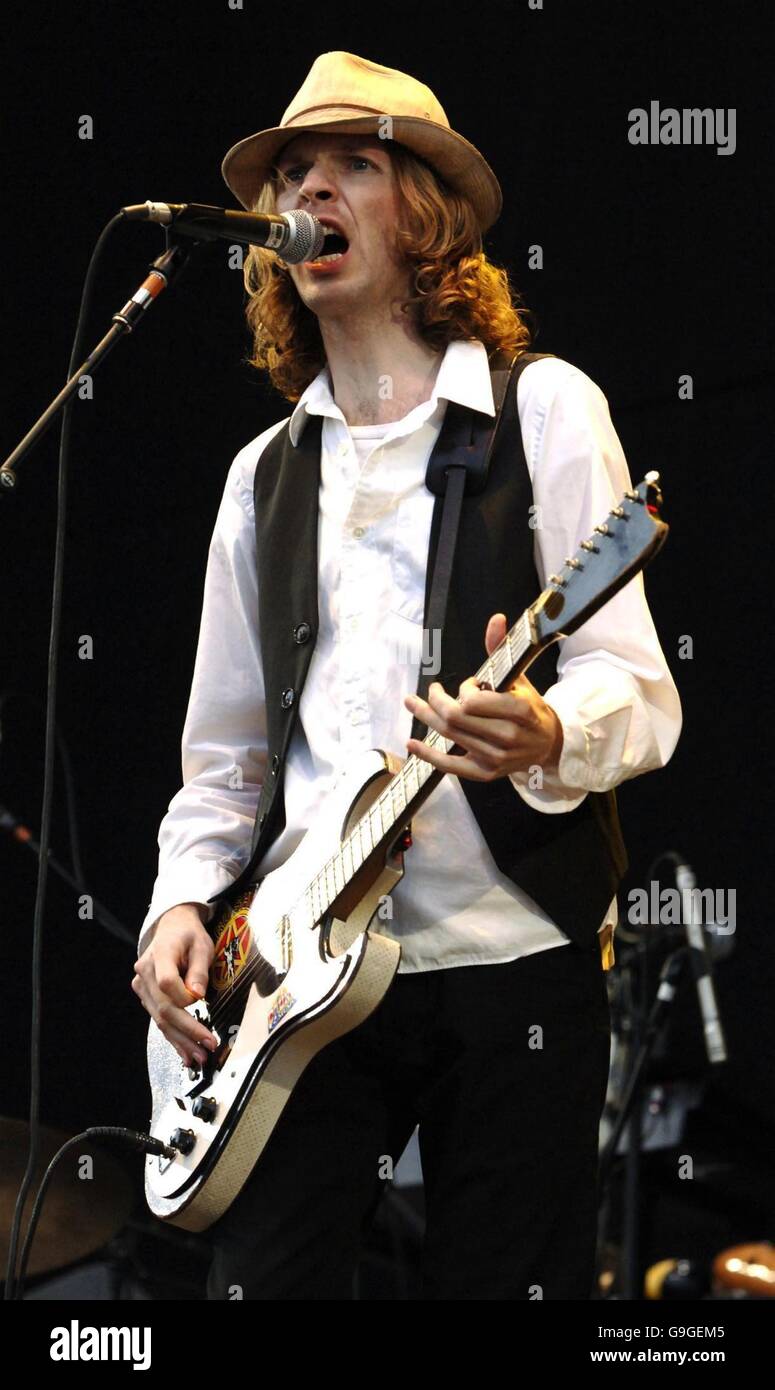 Beck si esibisce al V Festival presso l'Hylands Park di Chelmsford, Essex. Foto Stock