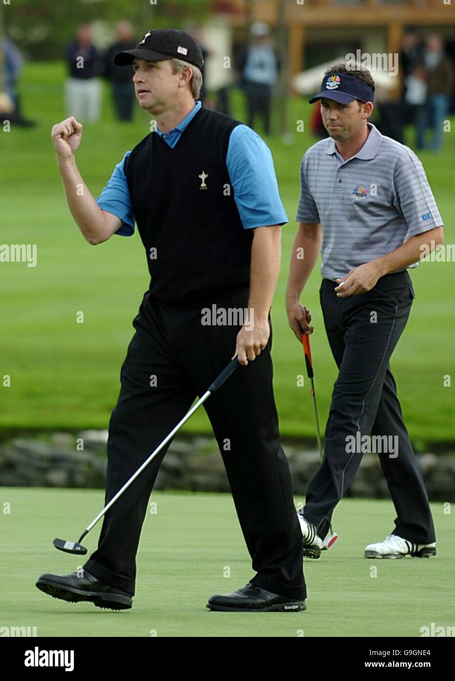 Golf - 36° Ryder Cup - 2° giorno - The K Club. David Toms (a sinistra) per il team americano Ryder Cup, mentre Sergio Garcia per l'Europa guarda avanti. Foto Stock
