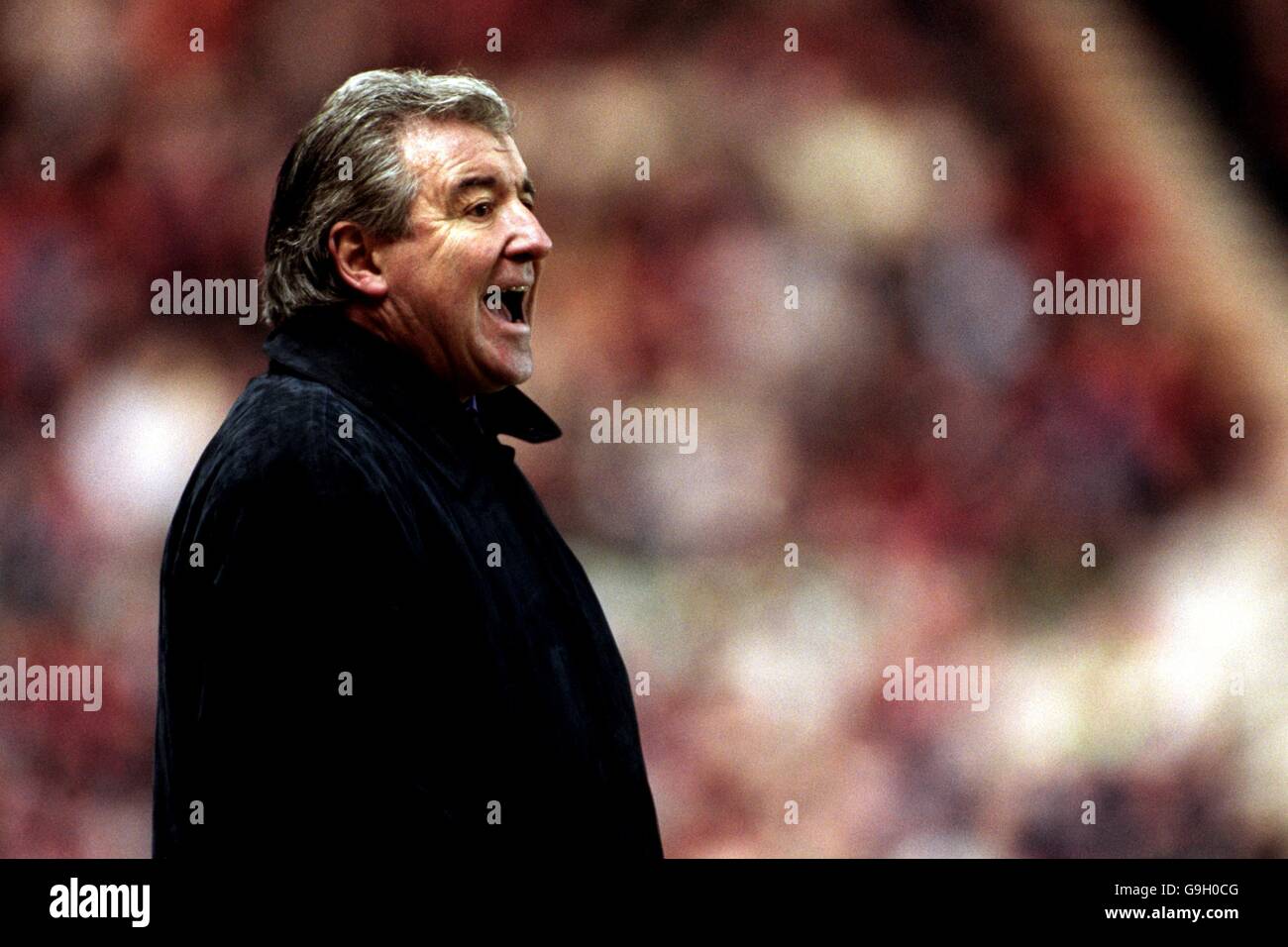 Calcio - fa Carling Premiership - Middlesbrough / Coventry City. Il manager di Middlesbrough Terry Venables grida dalla linea touch durante il gioco contro Coventry Foto Stock