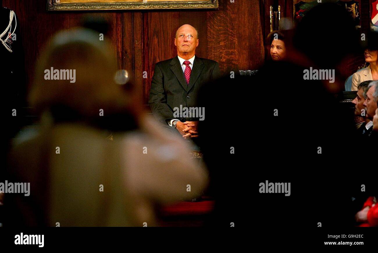 Re Harald V e la regina Sonja di Norwayand alla reception Civica tenuta alla Mansion House di Dublino, in onore delle loro Maestà, durante la loro visita di Stato in Irlanda. Foto Stock