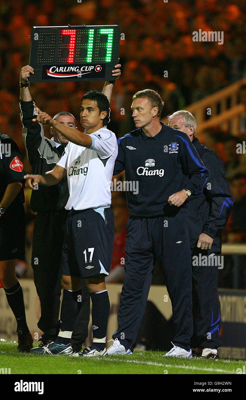 David Moyes, direttore di Everton, sostituisce Andy Van der Meyde Tim Cahill Foto Stock