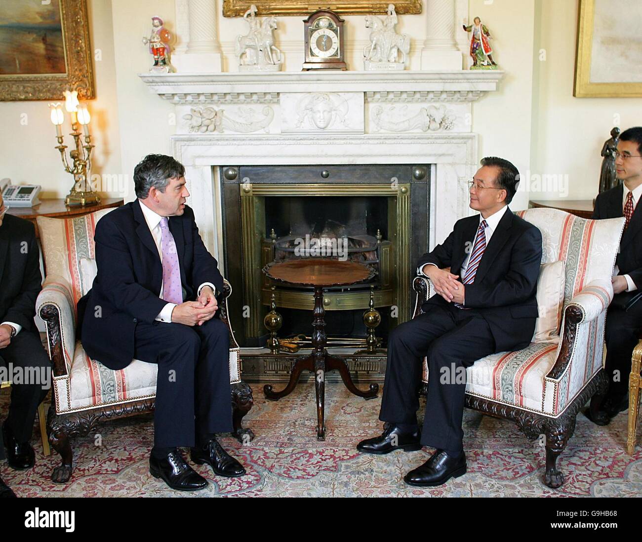 Il primo ministro cinese Wen Jiabao ha intrattenuto colloqui con il Cancelliere britannico Gordon Brown al numero 10 di Downing Street nel centro di Londra. Foto Stock