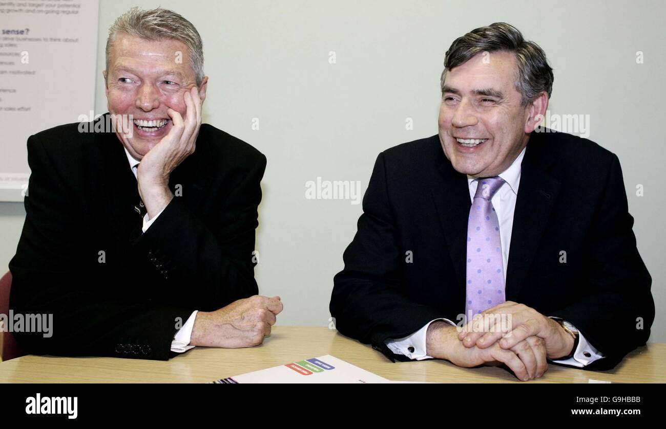 Gordon Brown annuncia iniziativa aziendale Foto Stock