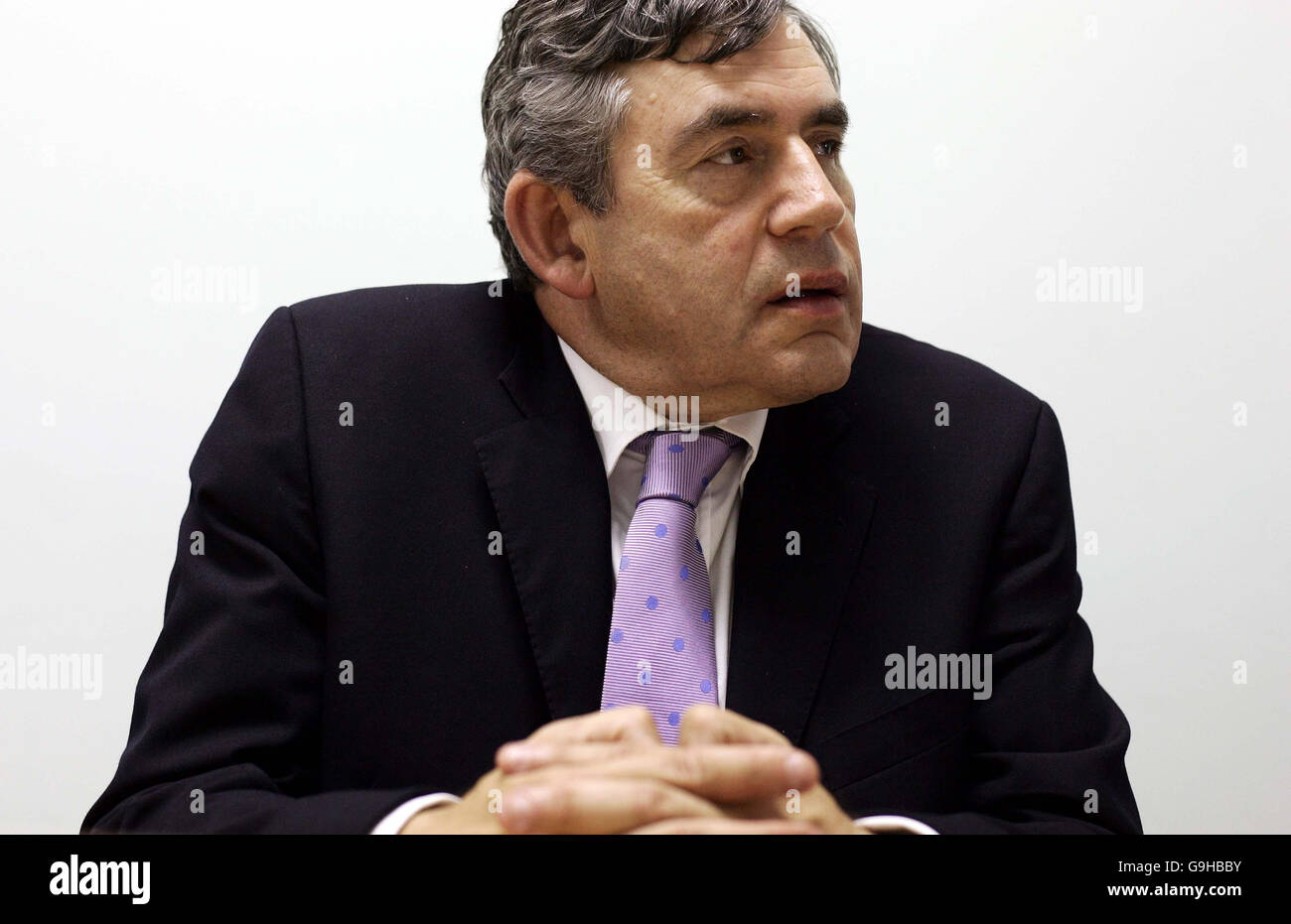 Il cancelliere britannico Gordon Brown durante una visita a Hardy Group Printing nella zona est di Londra, dove Brown ha annunciato una nuova iniziativa Train to Gain per le piccole imprese. Foto Stock