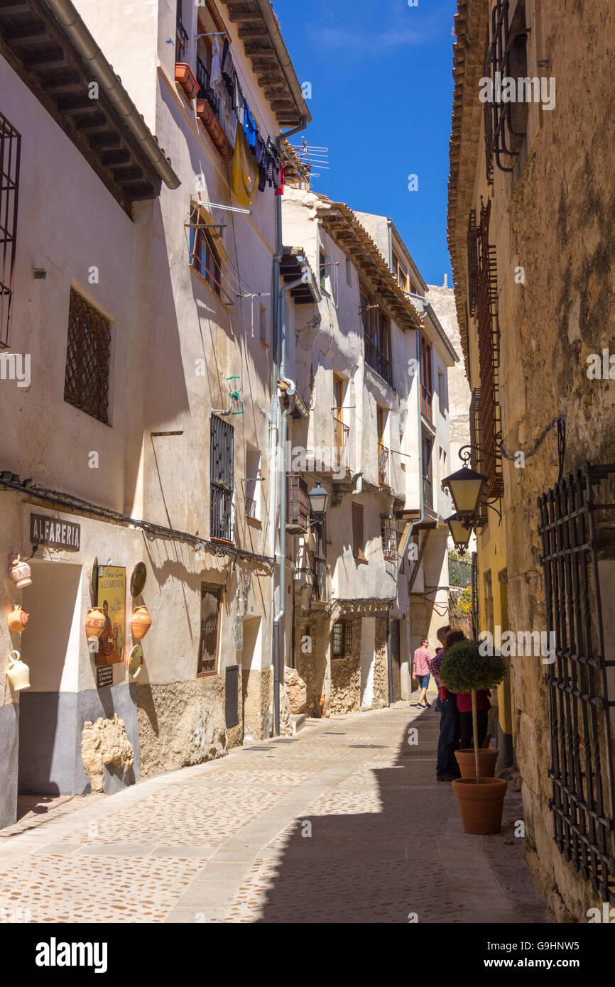 Tipiche le strade e gli edifici della famosa città di Cuenca, Spagna Foto Stock