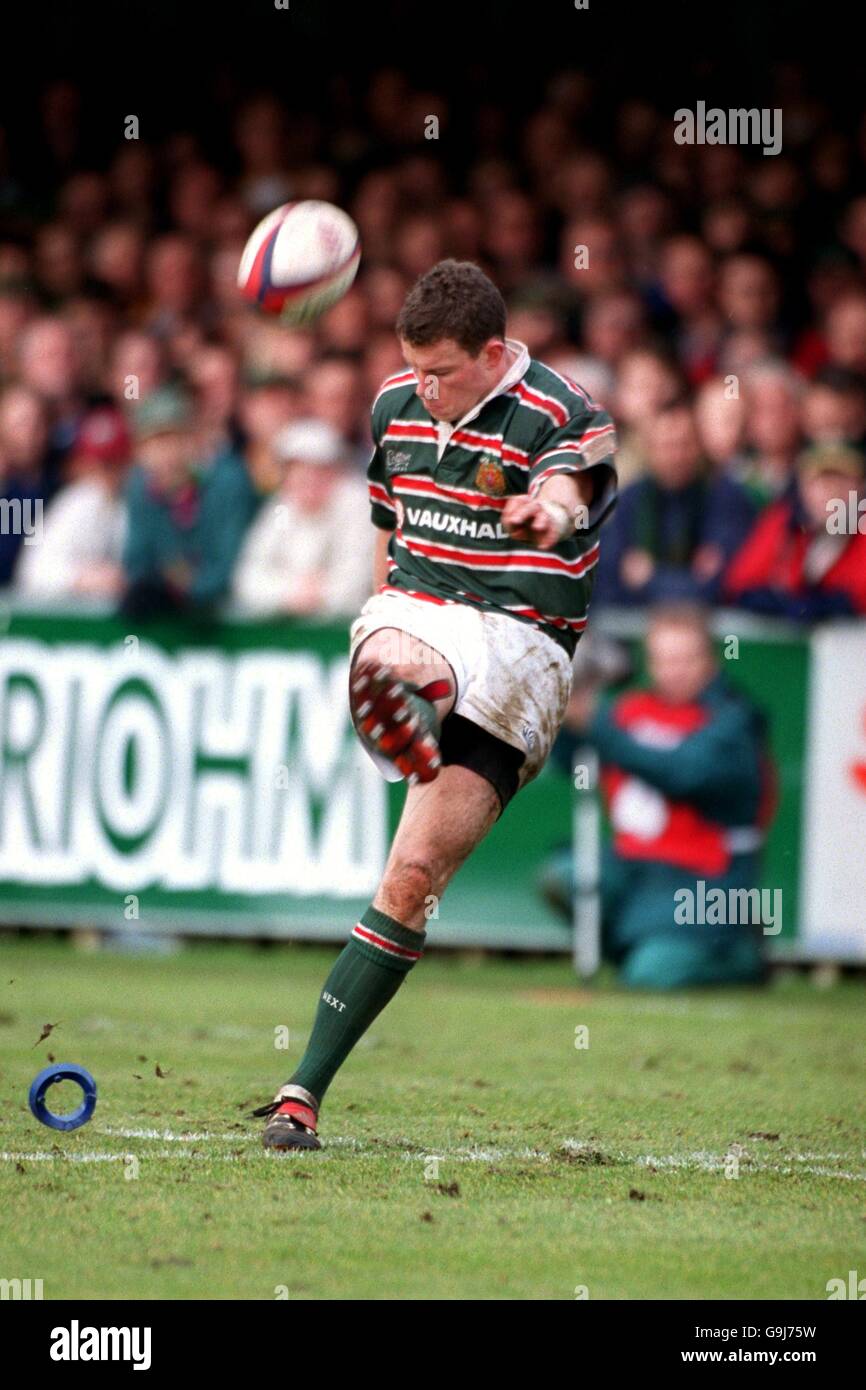 Rugby Union - Zurich Premiership - Northampton Saints / Leicester Tigers. Leicester Tim Stimpson dà il calcio alla conversione vincente Foto Stock