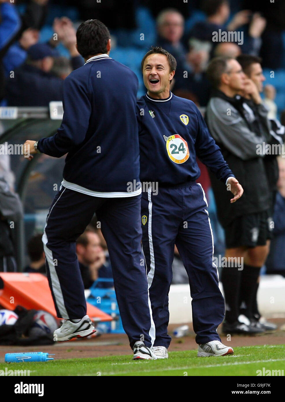 Dennis Wise, manager di Leeds United, celebra la vittoria su Southend United nella partita del Coca-Cola Championship a Elland Road, Leeds. Foto Stock