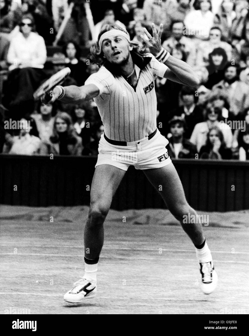 Tennis - Wimbledon Championships - Men's Singles - Final - Bjorn Borg v Jimmy Connors. Bjorn Borg in azione Foto Stock