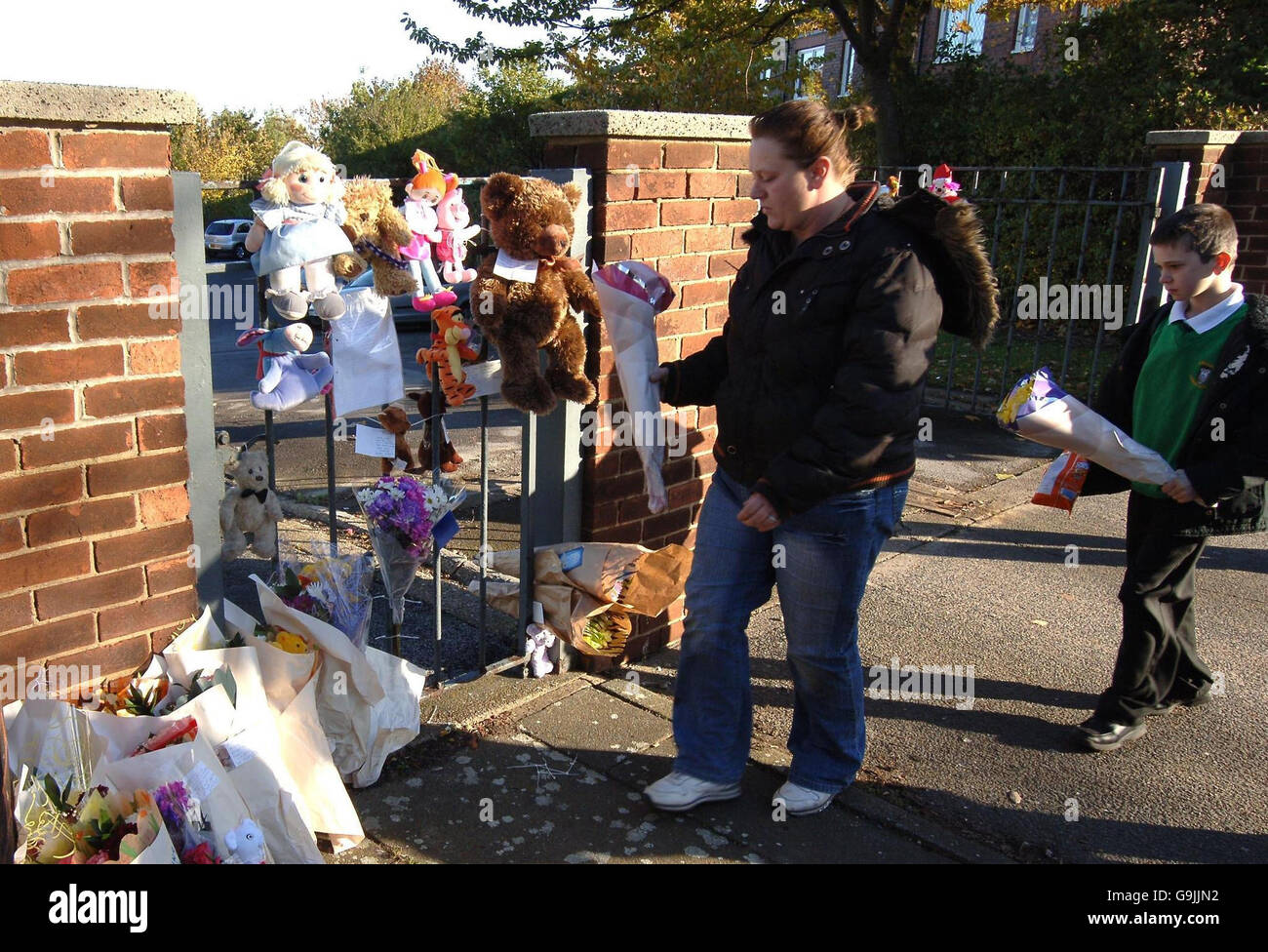 Sei-anno-vecchia ragazza muore dopo strozzamento sul cibo Foto Stock