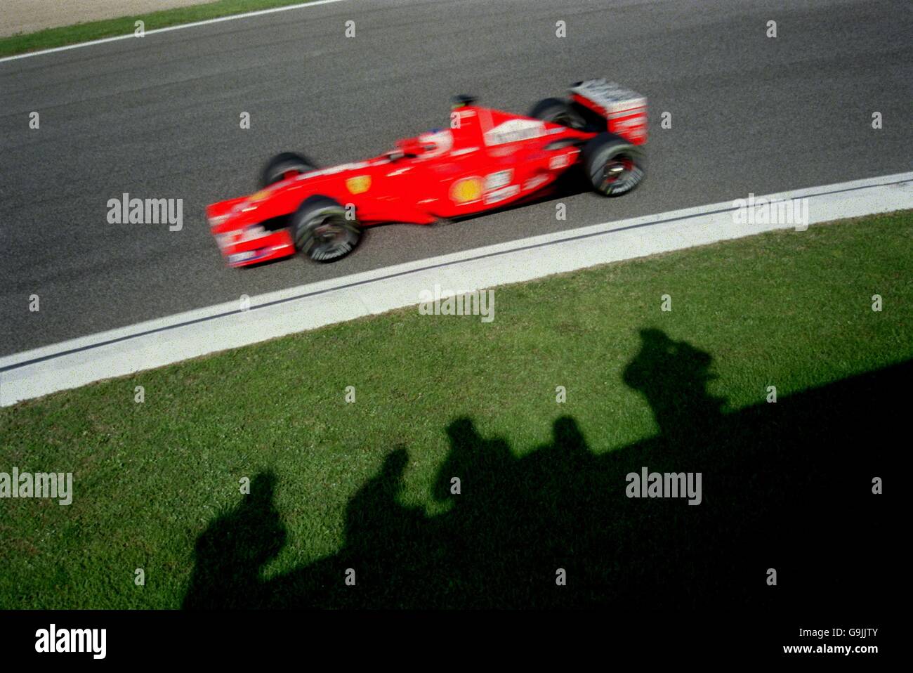 Motor Sport - Formula uno - Gran Premio di San Marino - gara. Rubens Barrichello passa i fotografi a Tosa Foto Stock