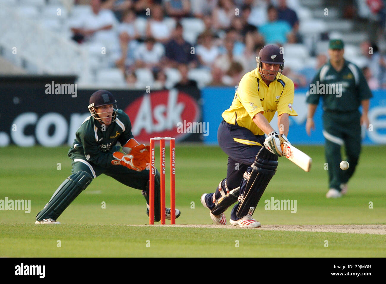 Chris Read, guardiano del wicket di Nottinghamshire Outlaws, e Darren dello Yorkshire Phoenix Lehmann Foto Stock