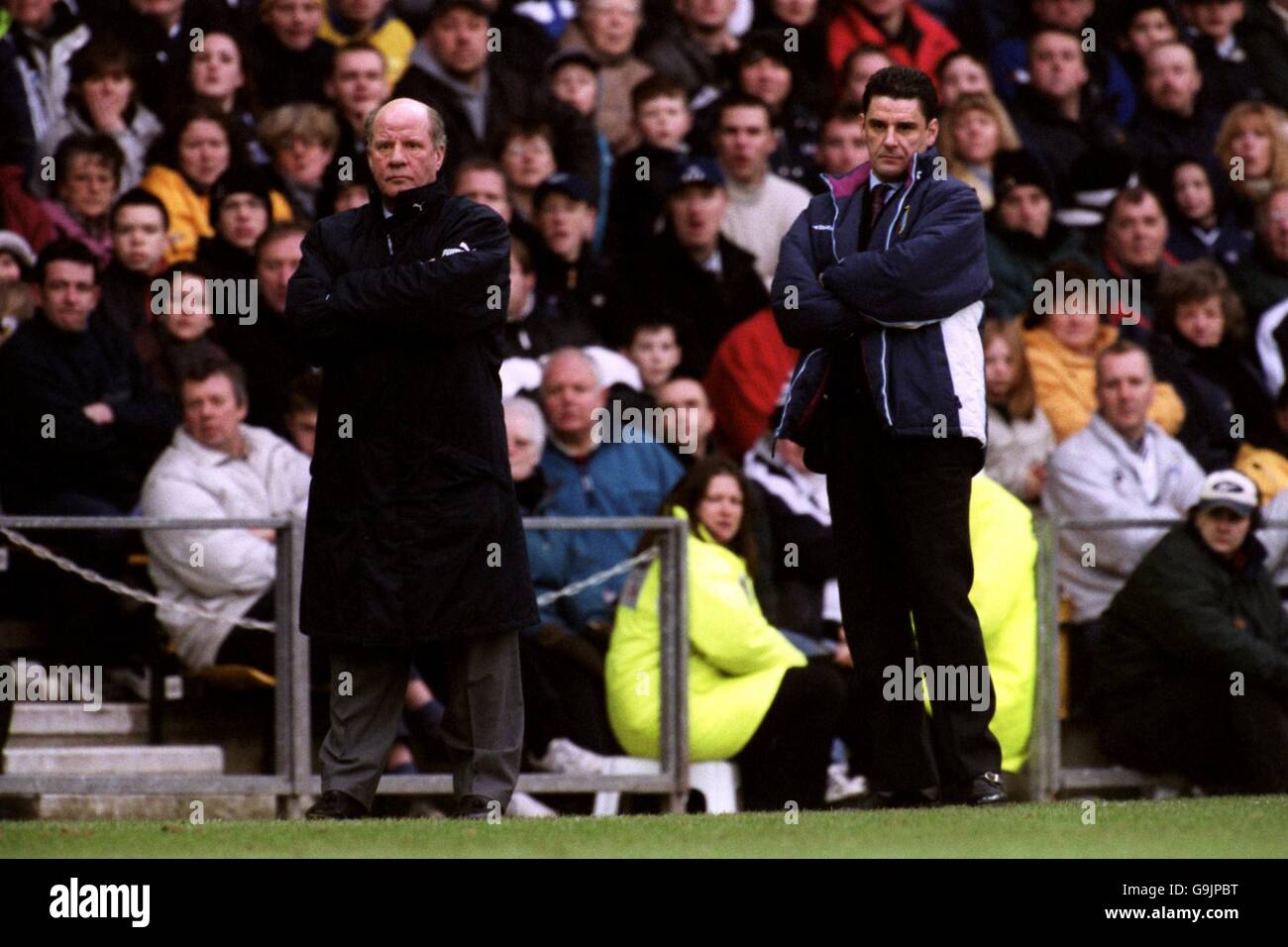 Calcio - fa Carling Premiership - Derby County contro Aston Villa. l-r; il direttore della contea di Derby Jim Smith e il direttore della villa di Aston John Gregory guardano la loro squadra che si battono fuori Foto Stock